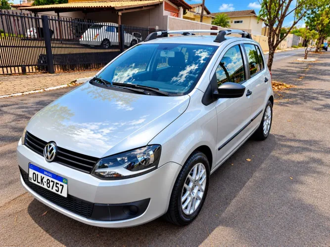 Volkswagen Fox 1.6 MI Total Flex 8V 5P 2013