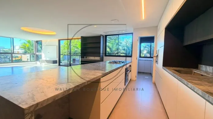 Apartamento de Alto Padrão com Vista Permanente para o Bosque Amoraeville