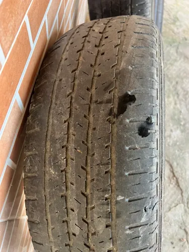 vende-se pneu meia vida