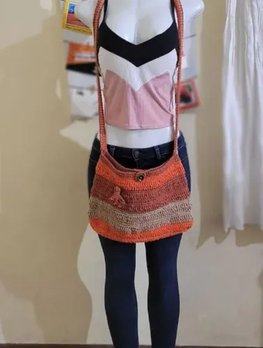 Bolsa crochê marrom e laranja alças