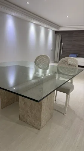 Vende-se Mesa de Jantar em mármore e vidro