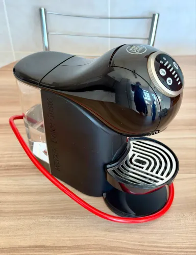 Cafeteira Dolce Gusto Gênio S Plus preta