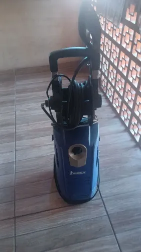 VENDO LAVADORA JATO PROFISSIONAL E ASPIRADOR DE PÓ E ÁGUA PROFISSIONAL.