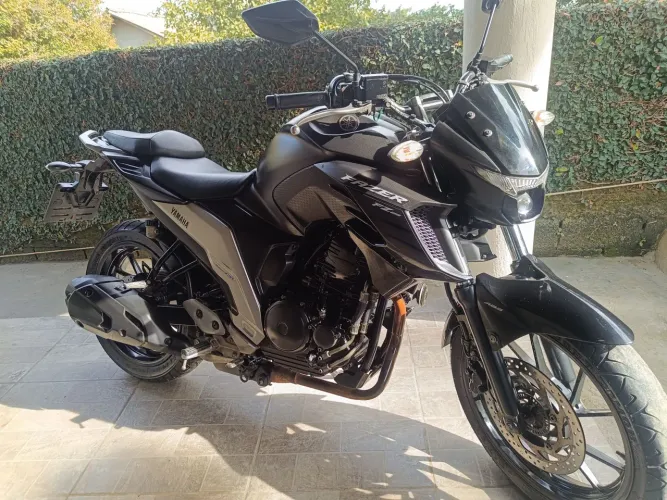 Moto FZ250 linda único Dono