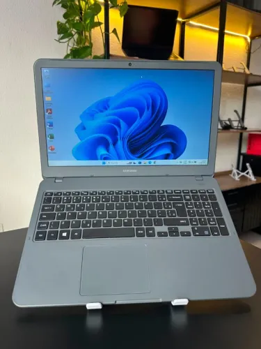 Notebook Samsung Expert + Core i5 de 8th + SSD 240GB + 8GB DDR4 + WINDOWS 11 PRO