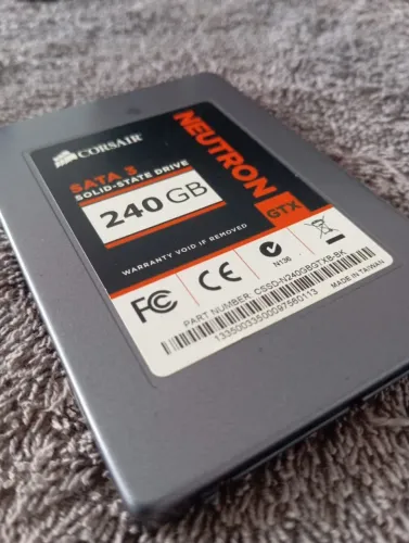 SSD 240GB CORSAIR --> VENDO OU TROCO