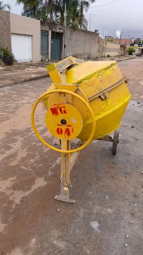 Alugo betoneira