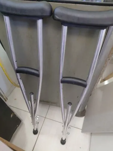 Par de Muletas ajustáveis novas