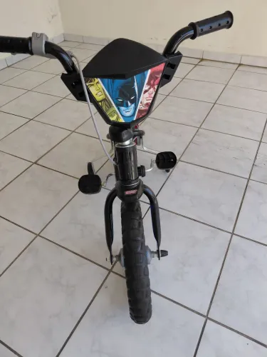 Bicicleta infantil pequena