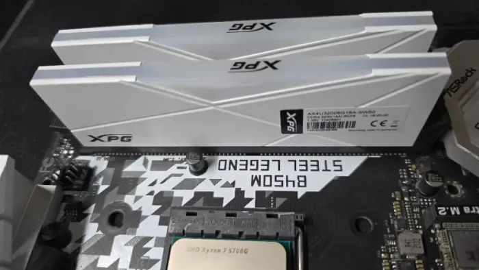 Memoria RAM 8GB DDR4 XPG 3200mhz RGB Spectrix D50