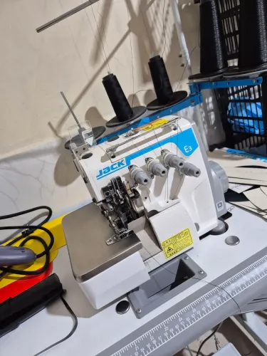 Máquina overlock Jack 5 fios