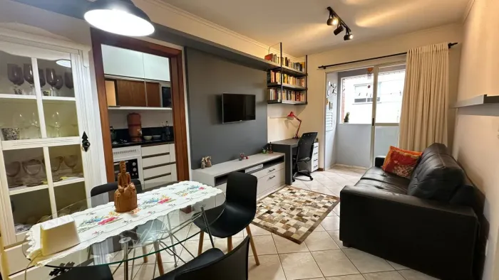 Apartamento de 1 Quarto Semi Mobiliado em Localização Estratégica no Coração de Blumenau -