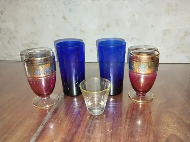 Copos vintage decorados a ouro