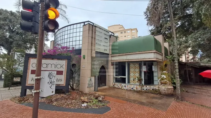 Casa comercial para venda no Cambuí, sala ampla, salas, 2 banheiros, 10 vagas