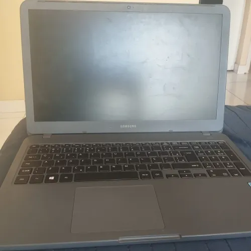Notebook Samsung com tela vibrante