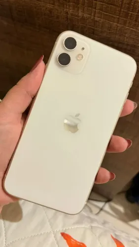 IPhone 11 branco 64GB - Bom estado + cabo e 2 capinhas