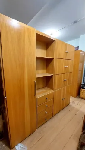 Armario e mesa de computador