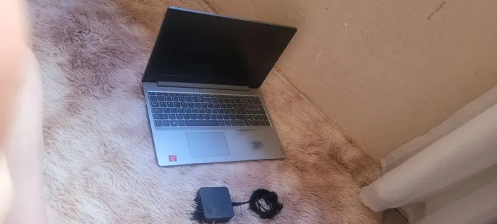 Notebook Lenovo Ryzen 5