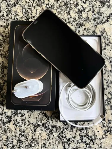 Vendo iPhone iPhone 12 Pro Max, ou troco em outro cm volta, somente em iPhone