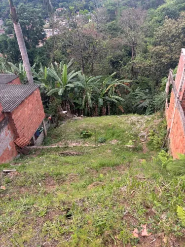 Terreno enorme no final do retiro