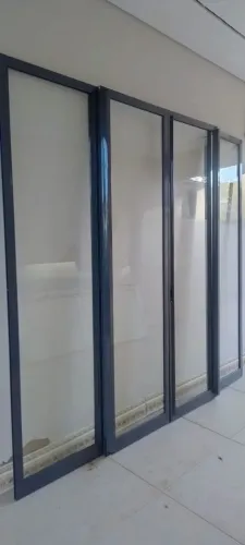 Porta De Correr Alumínio 4 Folhas 2,68 x 2,51m (Usada - Excelente Estado)