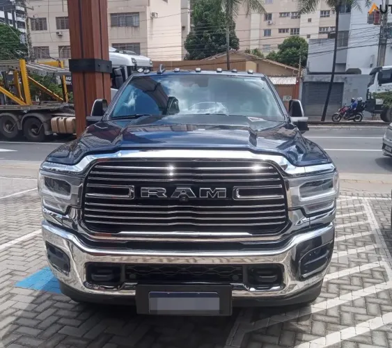 Ram 3500 Laramie 6.7 2023. KM 44.800,00 Bem conservada !!!