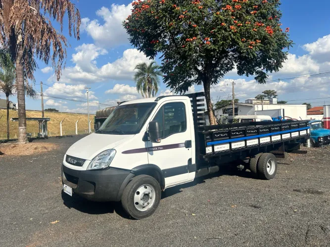 Iveco Daily Chassi 70c17 3.0 16V Diesel Mec. 2P (e5) 2013