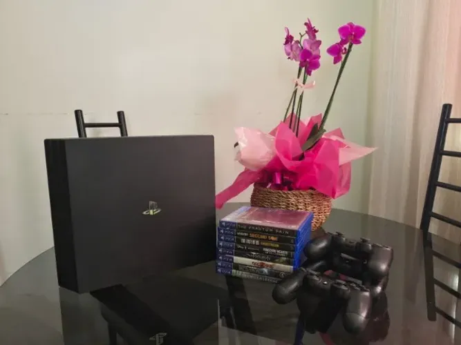 PS4 Pro - 1 Tera + 7 Jogos