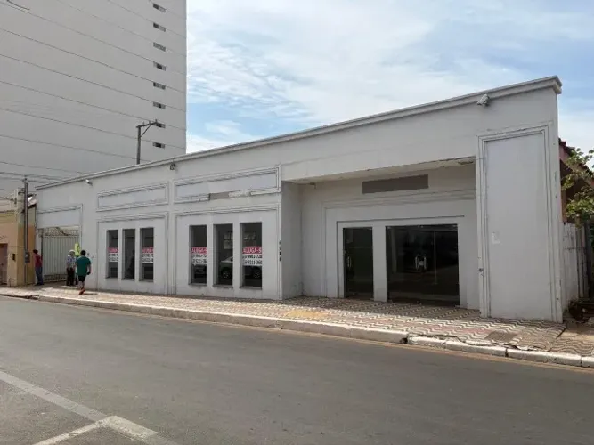 Imóvel comercial Rua Barão de Melgaço 1.000 m²