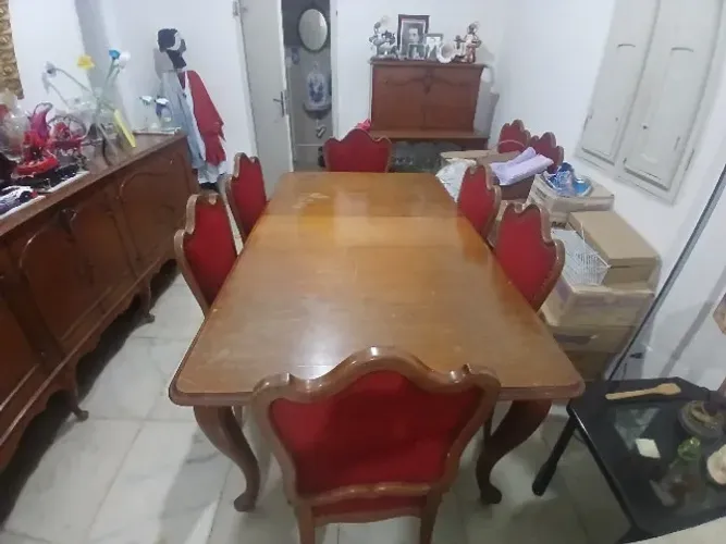 MESA ANTIGA COM OITO CADEIRAS