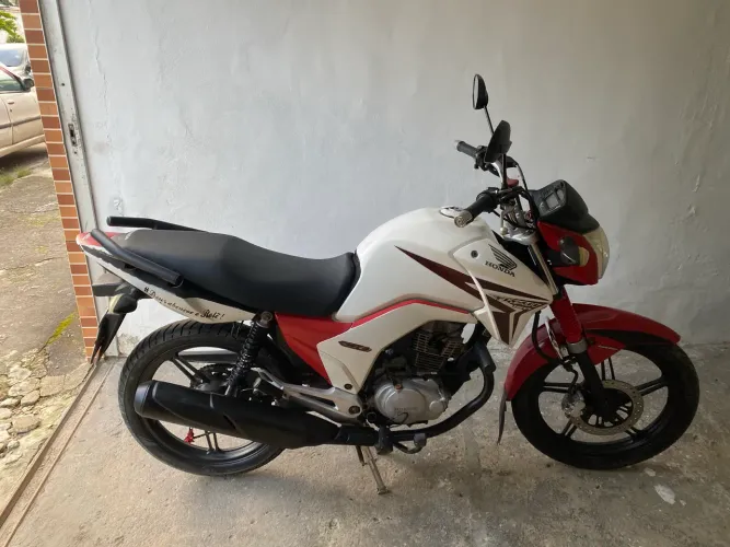 Honda titan 150 2014 em dias