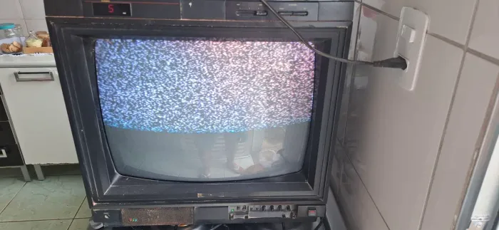 Tv 20 polegadas de tubo Sharpp colorida 