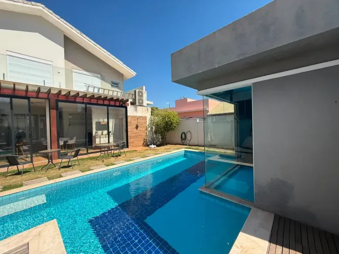 Casa de Alto Padrão à Venda no Belvedere I 3 Suítes, Piscina e Sauna