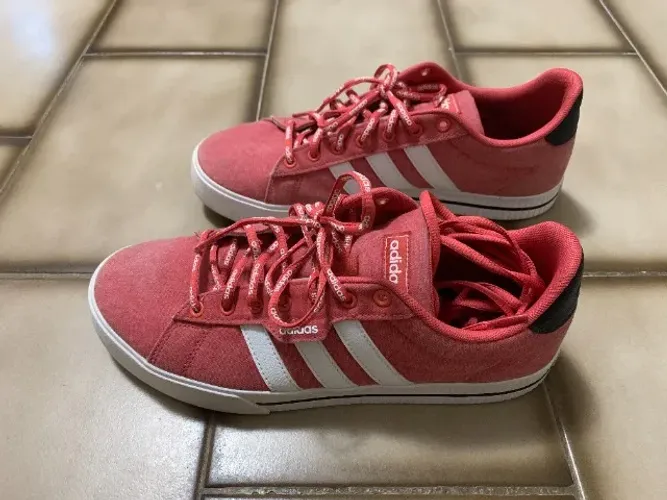 Tênis Adidas Daily 3.0 tamanho 42 em ótimo estado