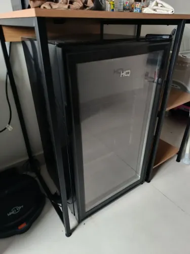 Frigobar Expositor Vertical HQ Vidro Duplo 95 Litros Preto HQ-95FBPV 220v - Usado