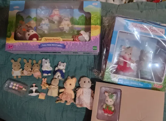 Lote grande sylvanian families vintages e novos