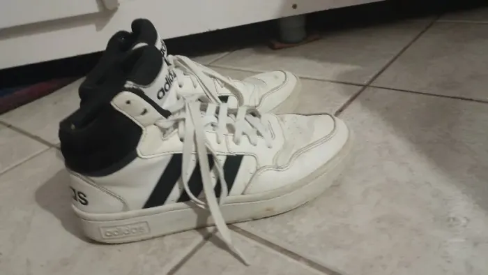 Tênis adidas