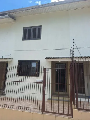 Venda de sobrado duplex em Caxias do Sul, bairro N. S. Saúde