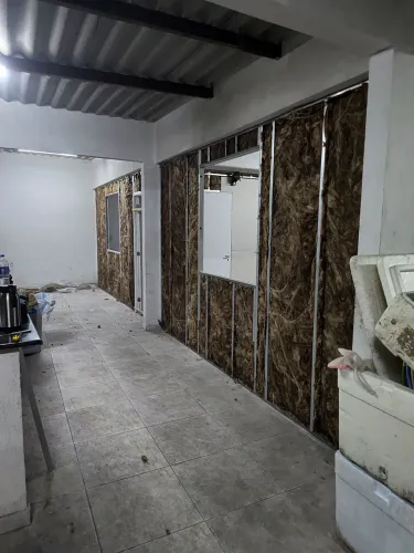 Montagen kitnet acústica completa com portas e janelas blindex 