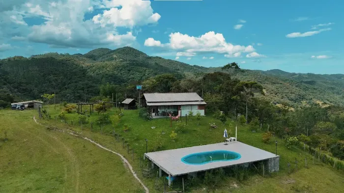 Sítio em Águas Mornas 17.000 m²