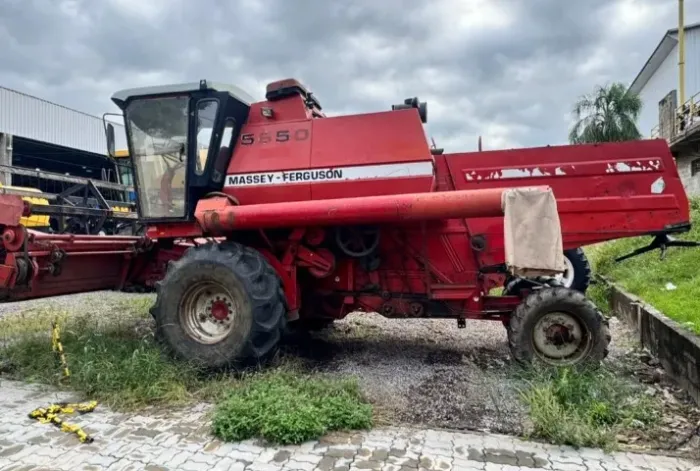 Colheitadeira Massey Ferguson 5650