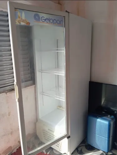 Vendo freezer por 3.000 reais