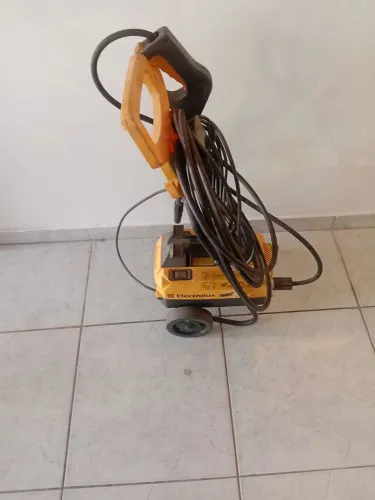 Lavadora de alta pressão (com defeito)