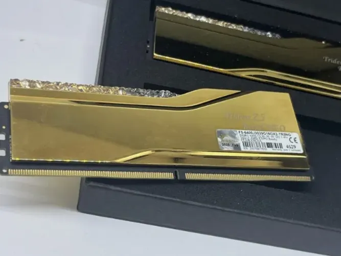 Kit Memória DDR5 G.Skill Trident Z5 Royal Neo RGB 32GB (2x16GB) 6400MHz CL30 EXPO - AMD