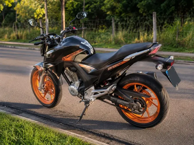 CB TWISTER 250