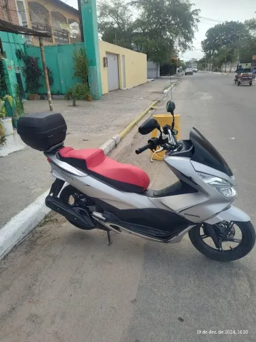 Vendo moto PCX 150 ano 2018 muito bem conservada segundo dono R$12.000,00 