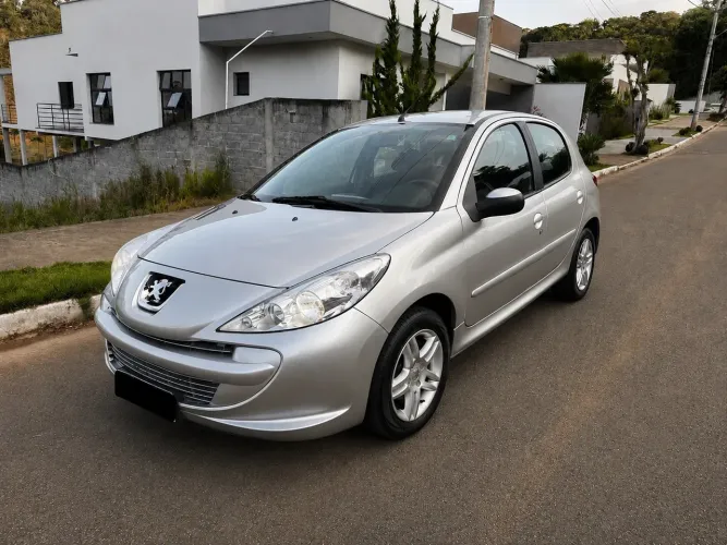 Peugeot 207 Active 1.4 Flex 8V 5P 2014