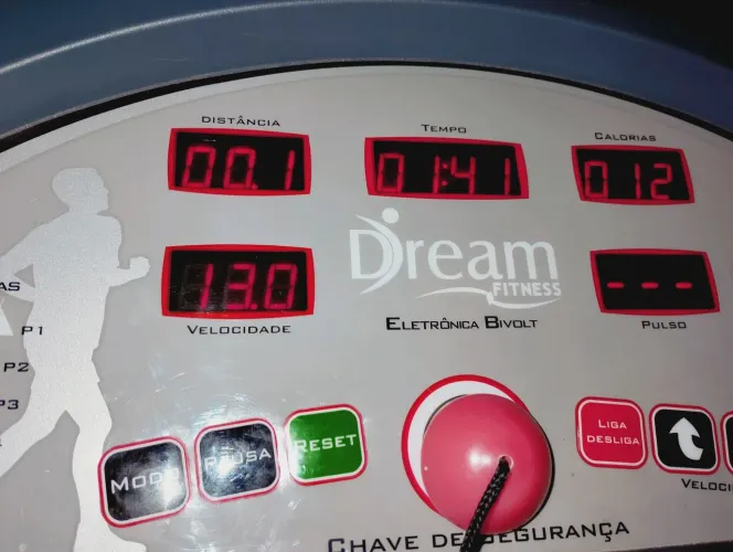 Vendo uma esteira Dream fitness