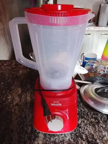 Liquidificador bem conservado.