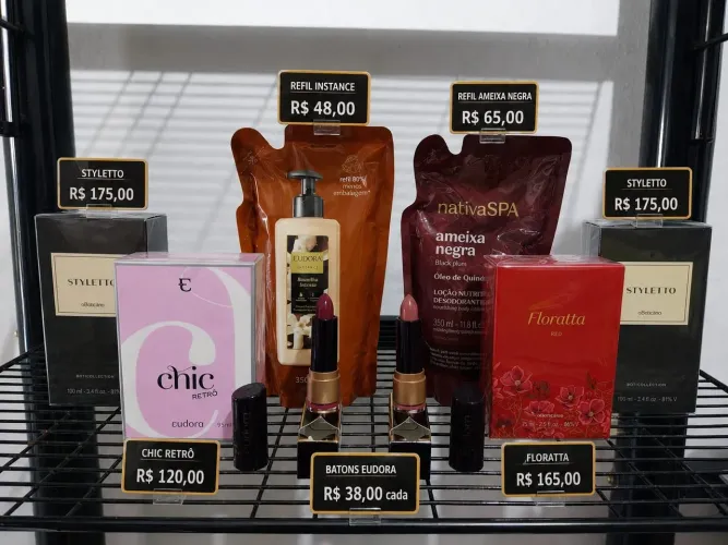 Refil, Perfumes e Batons